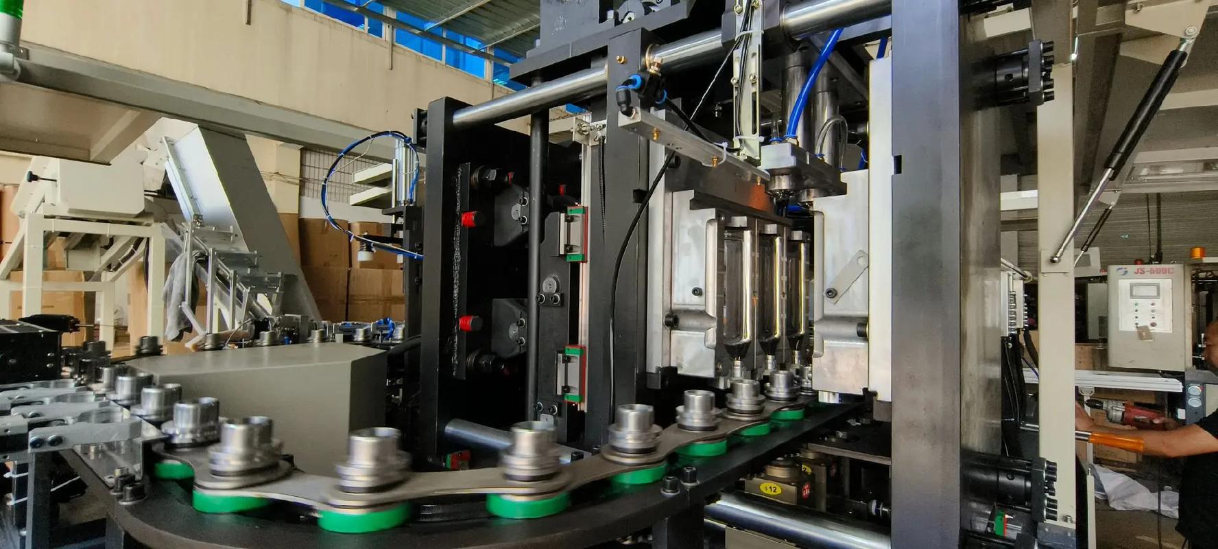 專業(yè)制造，高效可靠 探索一拖三2升全高配PET吹瓶機(jī)的卓越性能與優(yōu)勢